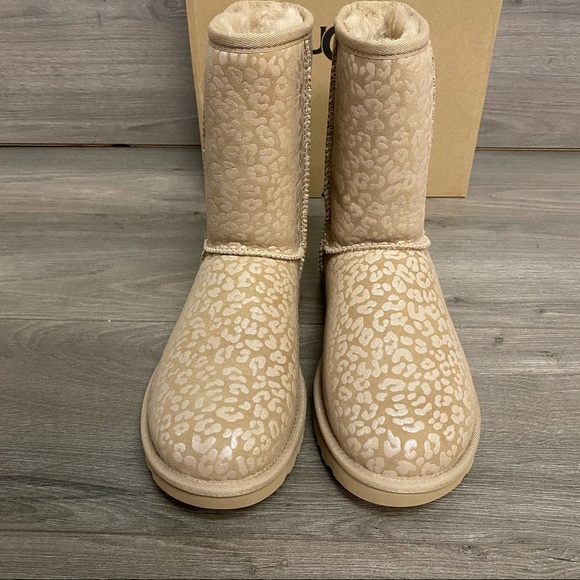 UGG | Classic Short Snow Leopard Amphora Boots 8 - Picture 2 of 12